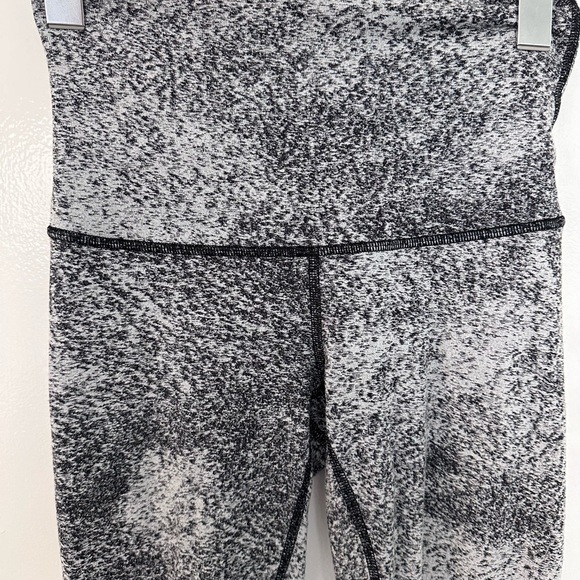 Lulu Lemon Black/White Marble Coloring Full Length Leggings Size 4 - Picture 2 of 5